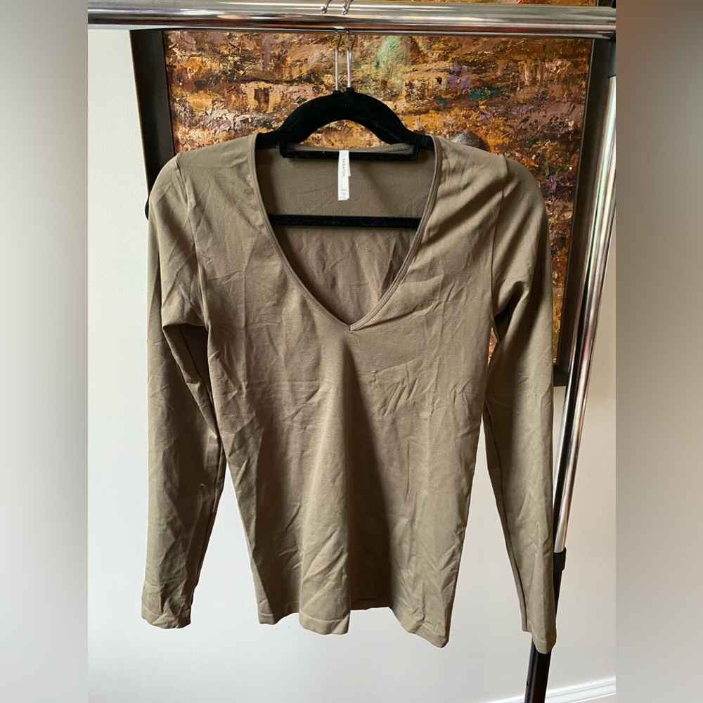 Babaton long sleeve, Size US S/M, perfect for layering